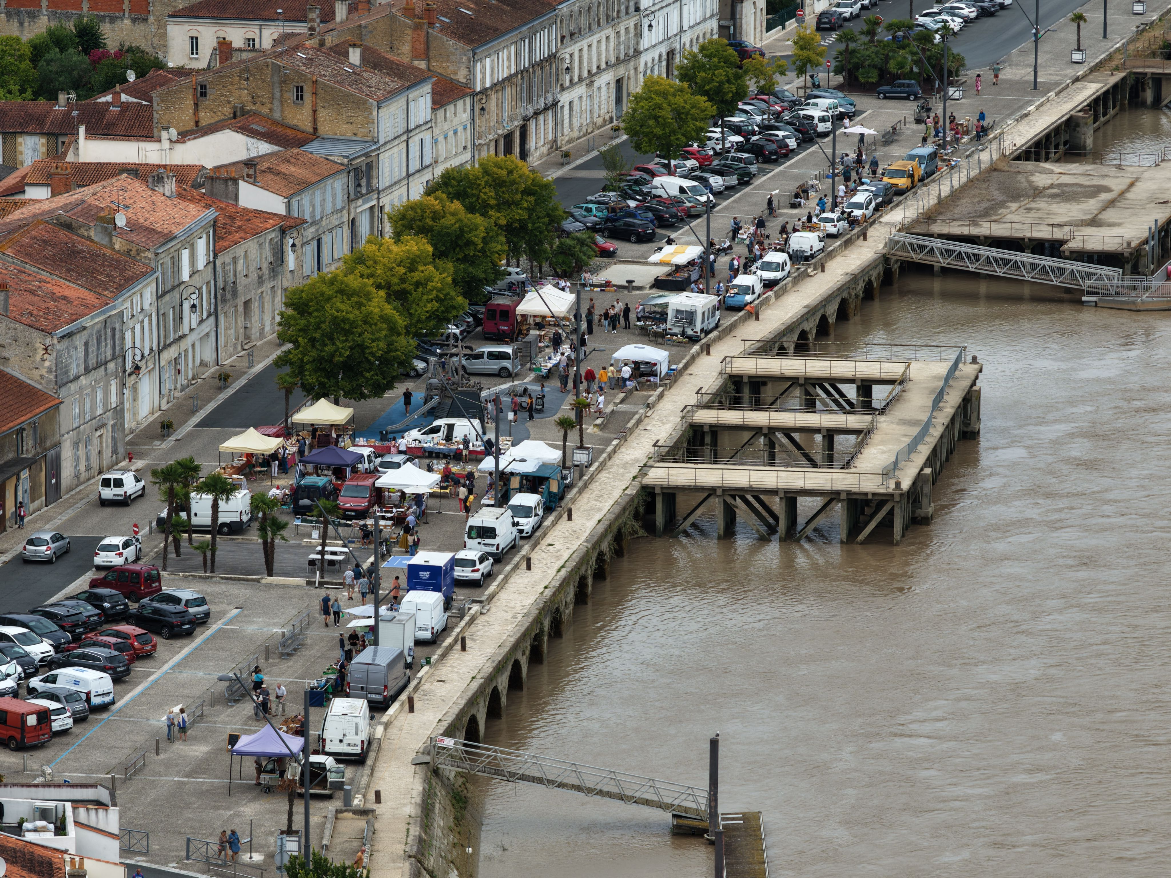 Tonnay fête le printemps avec son marché